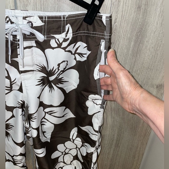Old Navy Brown & White Floral Surf Shorts Lined Cargo Pocket Tie Front Sz M - Picture 8 of 11